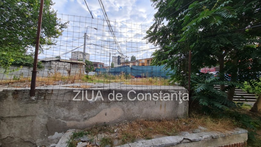 mizerie pe o strada din centrul constantei ce spune municipalitatea 759461 mizerie pe o strada din centrul constantei ce spune municipalitatea 759461