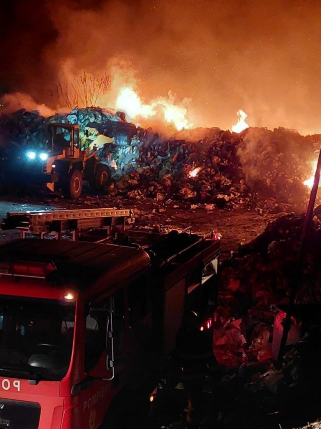 judetul tulcea incendiu de amploare noaptea trecuta in apropiere de macin galerie foto 760318 judetul tulcea incendiu de amploare noaptea trecuta in apropiere de macin galerie foto 760318