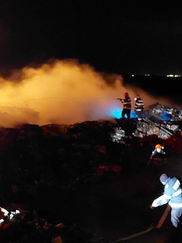 judetul tulcea incendiu de amploare noaptea trecuta in apropiere de macin galerie foto 760318 judetul tulcea incendiu de amploare noaptea trecuta in apropiere de macin galerie foto 760318