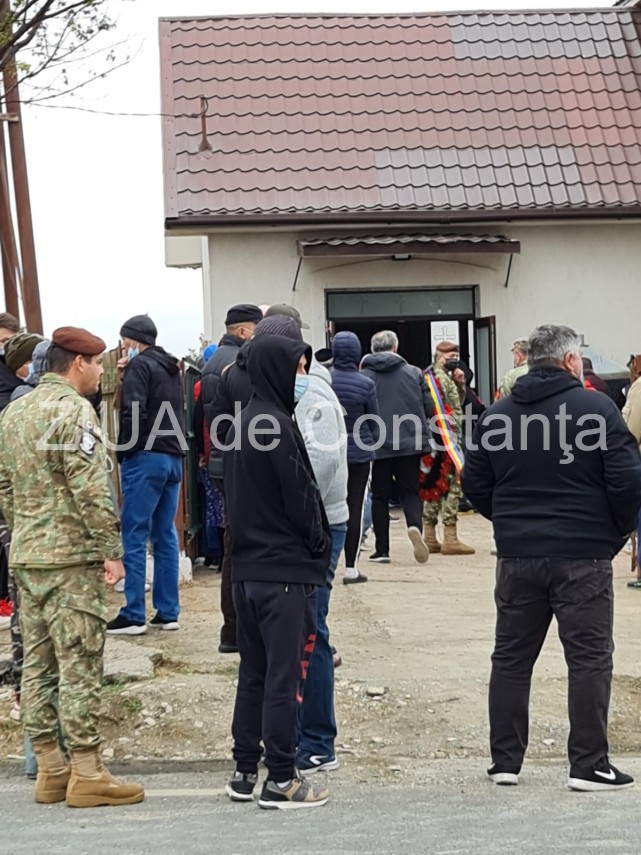 doliu in armata plutonier major adrian martincu din cadrul rechinilor albi condus astazi pe ultimul drum doliu in armata plutonier major adrian martincu din cadrul rechinilor albi condus astazi pe ultimul drum