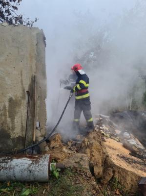 Explozie violentă într-o locuință din Niculițel, județul Tulcea. Un bărbat, găsit decedat (galerie foto)