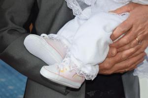 Momente pline de emoție, la Cumpăna! Un copil, aflat în asistență maternală, a fost creștinat de IPS Teodosie