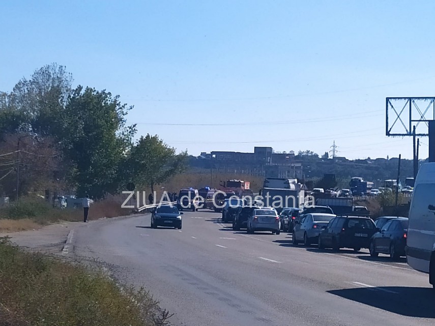 carambol rutier in sensul giratoriu de la celsy la iesire din ovidiu o victima incarcerata galerie foto carambol rutier in sensul giratoriu de la celsy la iesire din ovidiu o victima incarcerata galerie foto