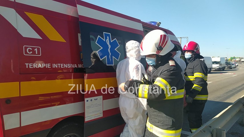 carambol rutier in sensul giratoriu de la celsy la iesire din ovidiu o victima incarcerata galerie foto carambol rutier in sensul giratoriu de la celsy la iesire din ovidiu o victima incarcerata galerie foto