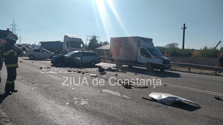 carambol rutier in sensul giratoriu de la celsy la iesire din ovidiu o victima incarcerata galerie foto carambol rutier in sensul giratoriu de la celsy la iesire din ovidiu o victima incarcerata galerie foto