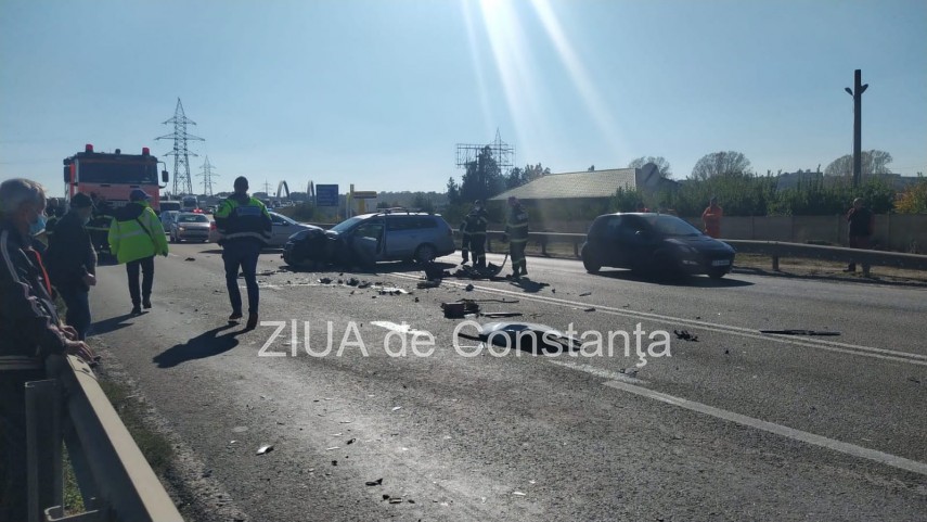 carambol rutier in sensul giratoriu de la celsy la iesire din ovidiu o victima incarcerata galerie foto carambol rutier in sensul giratoriu de la celsy la iesire din ovidiu o victima incarcerata galerie foto