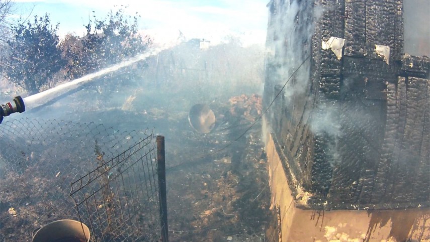 incendiu violent in localitatea balaceana judetul suceava 761452 incendiu violent in localitatea balaceana judetul suceava 761452