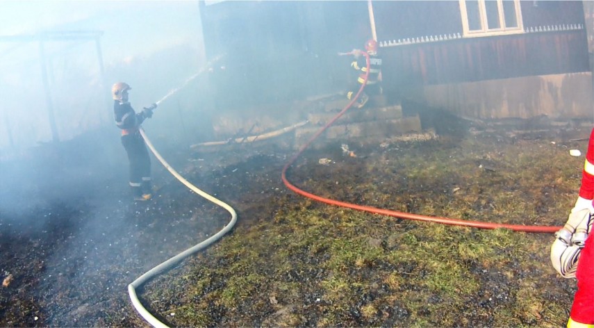 incendiu violent in localitatea balaceana judetul suceava 761452 incendiu violent in localitatea balaceana judetul suceava 761452