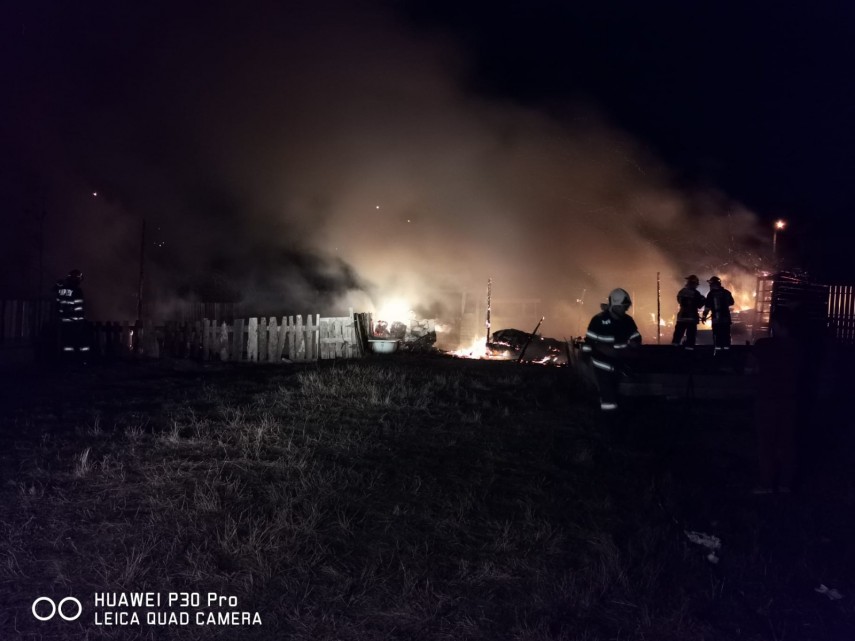 incendiu violent in localitatea horodnicu de sus judetul suceava galerie foto 761549 incendiu violent in localitatea horodnicu de sus judetul suceava galerie foto 761549