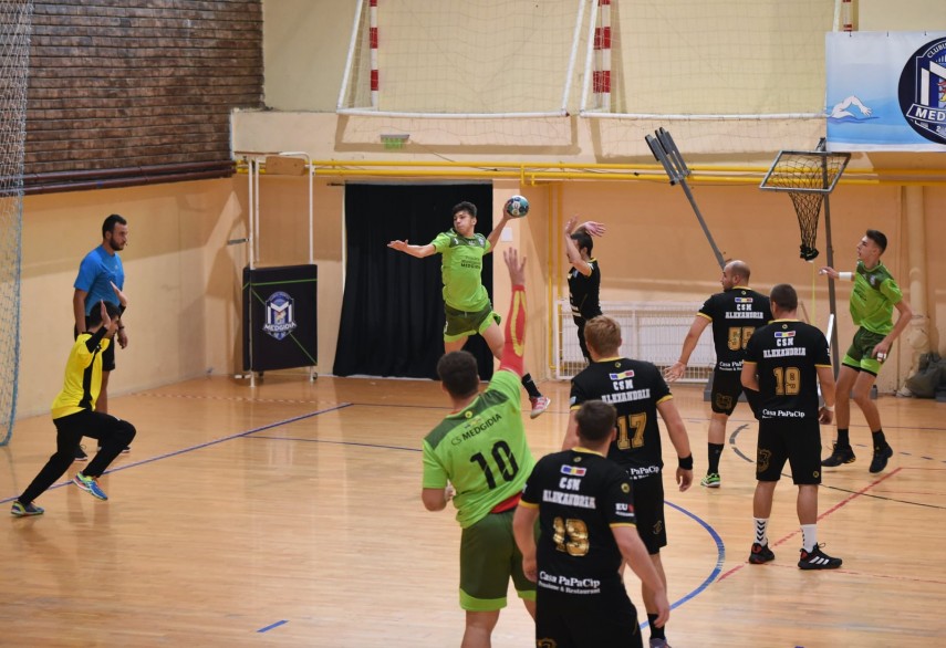 divizia a handbalistii de la cs medgidia au urcat pe locul intai in clasament galerie foto 761671 divizia a handbalistii de la cs medgidia au urcat pe locul intai in clasament galerie foto 761671