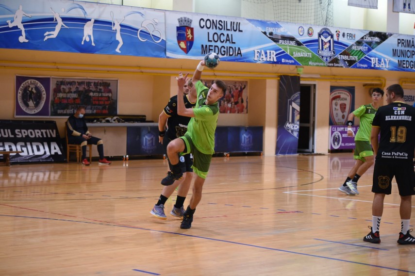 divizia a handbalistii de la cs medgidia au urcat pe locul intai in clasament galerie foto 761671 divizia a handbalistii de la cs medgidia au urcat pe locul intai in clasament galerie foto 761671