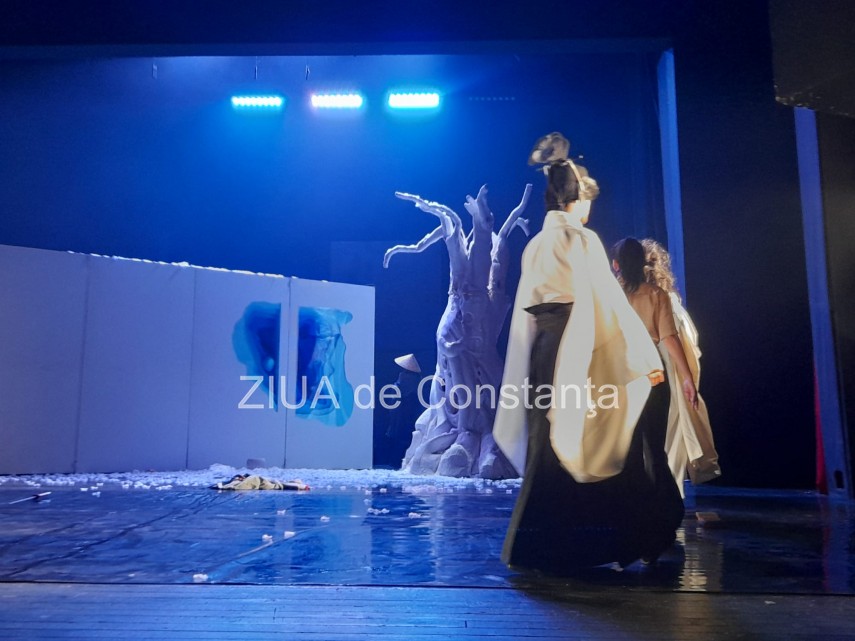 iubire tradare si cainta intr un spectacol incendiar pe scena teatrului de stat din constanta galerie iubire tradare si cainta intr un spectacol incendiar pe scena teatrului de stat din constanta galerie