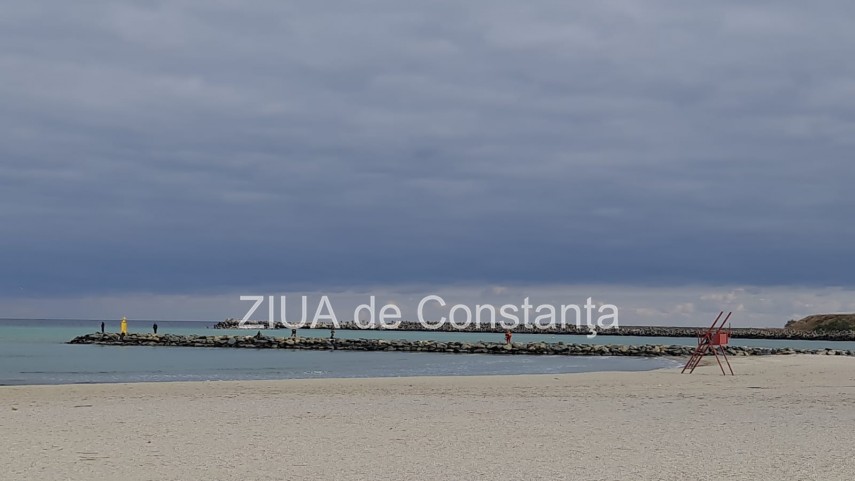 update nu se confirma constanta o barca s a rasturnat in mare in statiunea mamaia o persoana in pericol update nu se confirma constanta o barca s a rasturnat in mare in statiunea mamaia o persoana in pericol