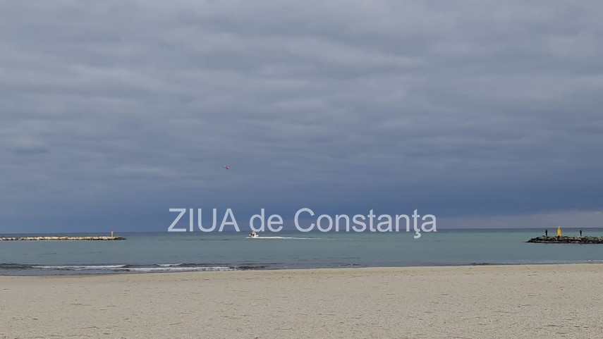 update nu se confirma constanta o barca s a rasturnat in mare in statiunea mamaia o persoana in pericol update nu se confirma constanta o barca s a rasturnat in mare in statiunea mamaia o persoana in pericol