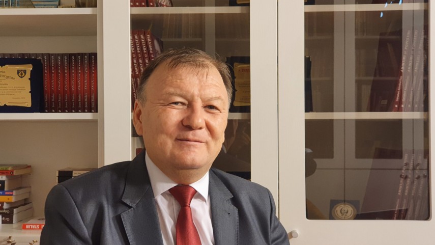 ziua n amiaza mare profesorul tatarilor aledin amet noi traim in limba romana dar trebuie sa visam in ziua n amiaza mare profesorul tatarilor aledin amet noi traim in limba romana dar trebuie sa visam in