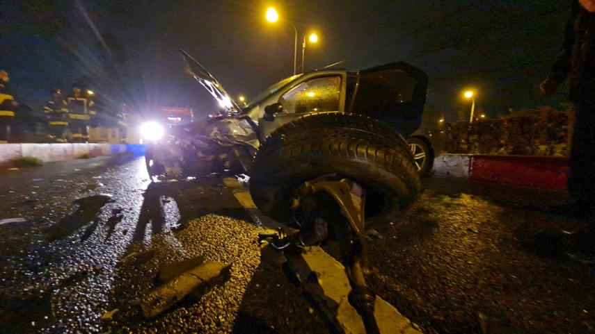 update constanta masini distruse in urma unui impact frontal provocat de un sofer baut pe podul din km update constanta masini distruse in urma unui impact frontal provocat de un sofer baut pe podul din km
