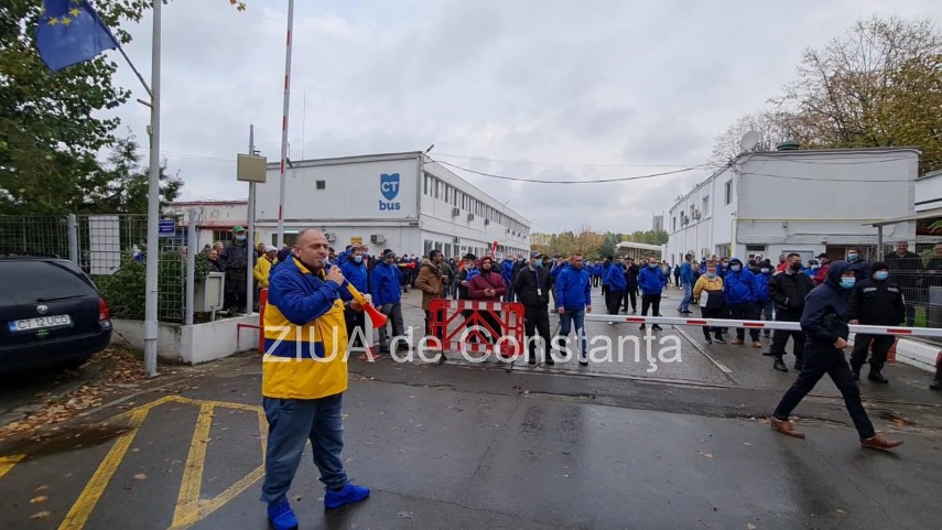 live video greva spontana la ct bus nu circula autobuzele in aceasta dimineata trei sute de angajati live video greva spontana la ct bus nu circula autobuzele in aceasta dimineata trei sute de angajati