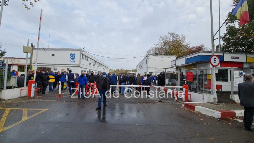 live video greva spontana la ct bus nu circula autobuzele in aceasta dimineata trei sute de angajati live video greva spontana la ct bus nu circula autobuzele in aceasta dimineata trei sute de angajati