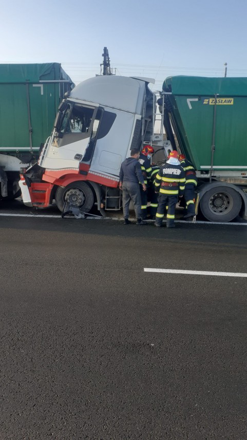 accident rutier pe autostrada soarelui traficul rutier este blocat doua autocamioane implicate galerie accident rutier pe autostrada soarelui traficul rutier este blocat doua autocamioane implicate galerie