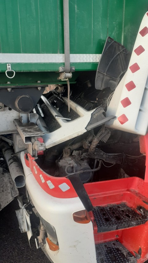 accident rutier pe autostrada soarelui traficul rutier este blocat doua autocamioane implicate galerie accident rutier pe autostrada soarelui traficul rutier este blocat doua autocamioane implicate galerie