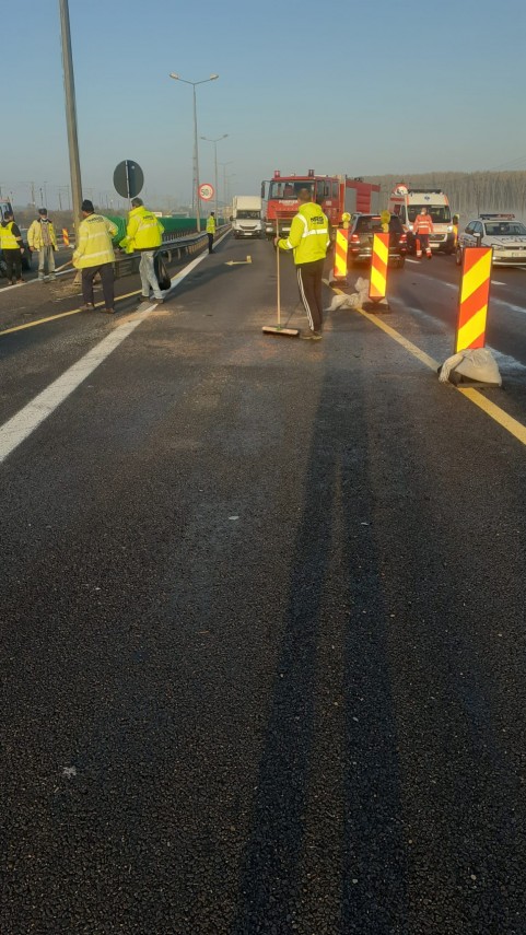 accident rutier pe autostrada soarelui traficul rutier este blocat doua autocamioane implicate galerie accident rutier pe autostrada soarelui traficul rutier este blocat doua autocamioane implicate galerie