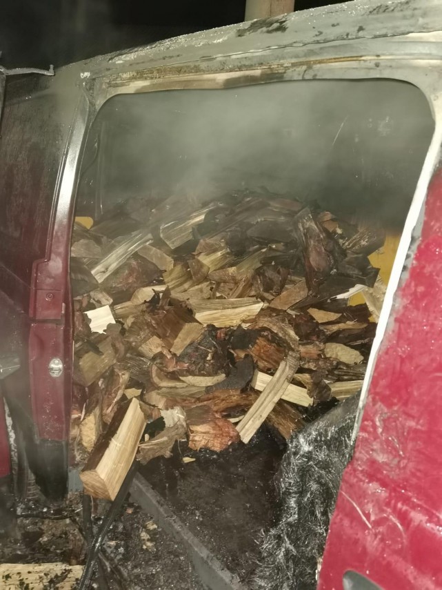 judetul tulcea incendiu violent la o autoutilitara incarcata cu lemne in macin galerie foto 763155 judetul tulcea incendiu violent la o autoutilitara incarcata cu lemne in macin galerie foto 763155