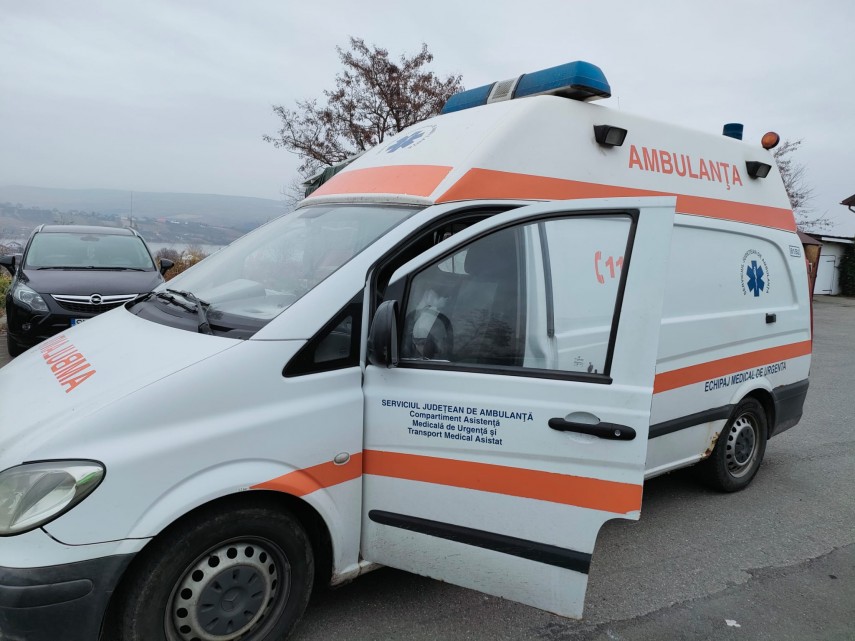 isu suceava un pompier in timpul liber a intervenit la un incendiu izbucnit la o ambulanta ce se deplasa isu suceava un pompier in timpul liber a intervenit la un incendiu izbucnit la o ambulanta ce se deplasa