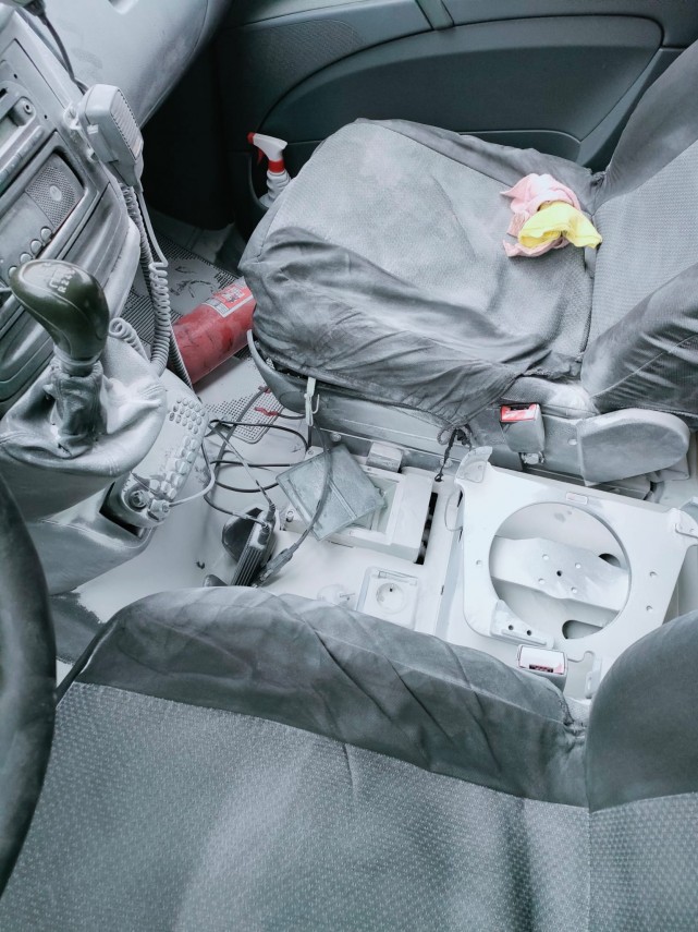isu suceava un pompier in timpul liber a intervenit la un incendiu izbucnit la o ambulanta ce se deplasa isu suceava un pompier in timpul liber a intervenit la un incendiu izbucnit la o ambulanta ce se deplasa
