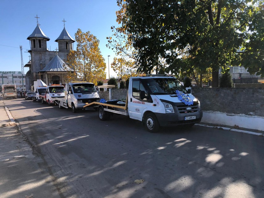 astazi este condus pe ultimul drum un barbat in varsta de 35 de ani rapus de covid 19 galerie foto si astazi este condus pe ultimul drum un barbat in varsta de 35 de ani rapus de covid 19 galerie foto si