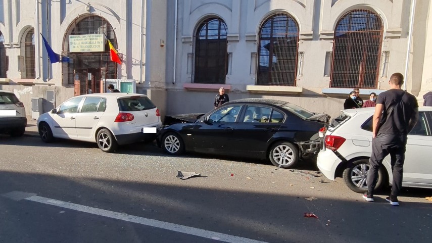 constanta carambol rutier la intersectia strazilor stefan mihaileanu si calarasi o persoana ranita galerie constanta carambol rutier la intersectia strazilor stefan mihaileanu si calarasi o persoana ranita galerie