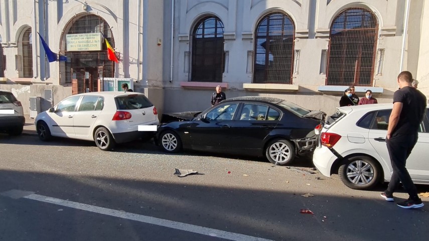 constanta carambol rutier la intersectia strazilor stefan mihaileanu si calarasi o persoana ranita galerie constanta carambol rutier la intersectia strazilor stefan mihaileanu si calarasi o persoana ranita galerie