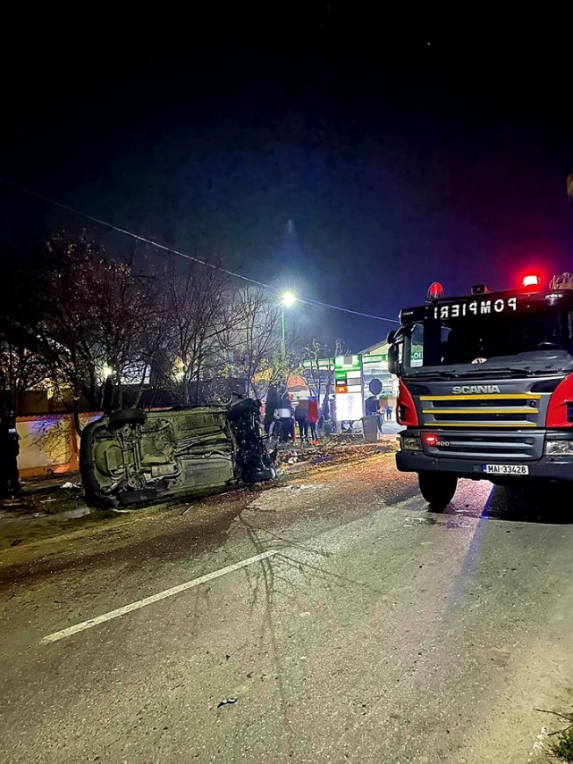 update opt persoane ranite intr un teribil accident rutier in apropierea unei benzinarii galerie foto update opt persoane ranite intr un teribil accident rutier in apropierea unei benzinarii galerie foto