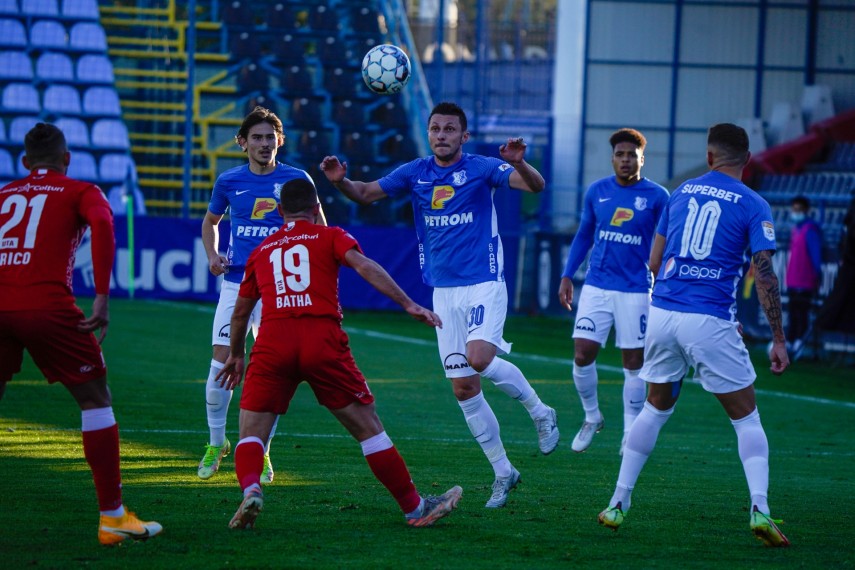 farul constanta gica hagi nemultumit de ofensiva omul meciului de acasa cu uta desemnat un fundas central farul constanta gica hagi nemultumit de ofensiva omul meciului de acasa cu uta desemnat un fundas central