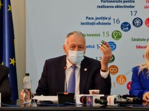 Imaginea zilei László Borbely și metafora societății prin cubul rubik