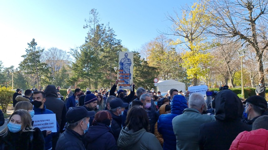 protest in constanta referitor la regulamentul din zona peninsulara oamenii au iesit in strada dupa sedinta protest in constanta referitor la regulamentul din zona peninsulara oamenii au iesit in strada dupa sedinta