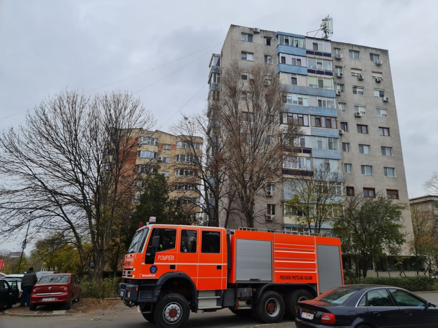 incendiu intr un apartament de pe bulevardul tomis din constanta o persoana evacuata galerie foto video incendiu intr un apartament de pe bulevardul tomis din constanta o persoana evacuata galerie foto video