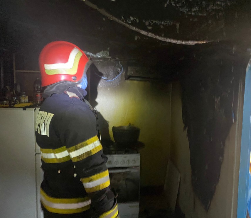 incendiu intr o locuinta din municipiul tulcea pompierii chemati in ajutor galerie foto 765519 incendiu intr o locuinta din municipiul tulcea pompierii chemati in ajutor galerie foto 765519