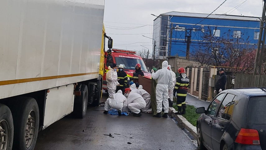update accident rutier grav in valu lui traian o femeie a murit dupa ce a fost prinsa sub un tir galerie update accident rutier grav in valu lui traian o femeie a murit dupa ce a fost prinsa sub un tir galerie