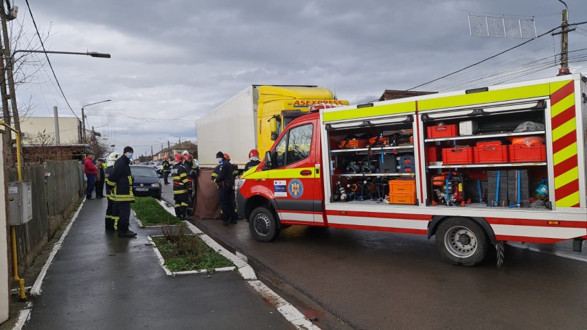 update accident rutier grav in valu lui traian o femeie a murit dupa ce a fost prinsa sub un tir galerie update accident rutier grav in valu lui traian o femeie a murit dupa ce a fost prinsa sub un tir galerie