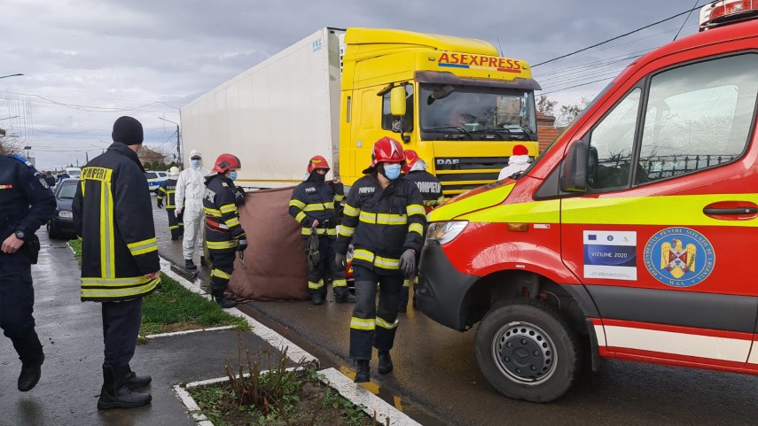 update accident rutier grav in valu lui traian o femeie a murit dupa ce a fost prinsa sub un tir galerie update accident rutier grav in valu lui traian o femeie a murit dupa ce a fost prinsa sub un tir galerie