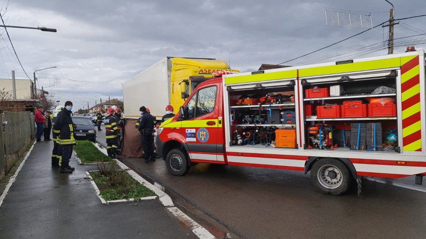 update accident rutier grav in valu lui traian o femeie a murit dupa ce a fost prinsa sub un tir galerie update accident rutier grav in valu lui traian o femeie a murit dupa ce a fost prinsa sub un tir galerie