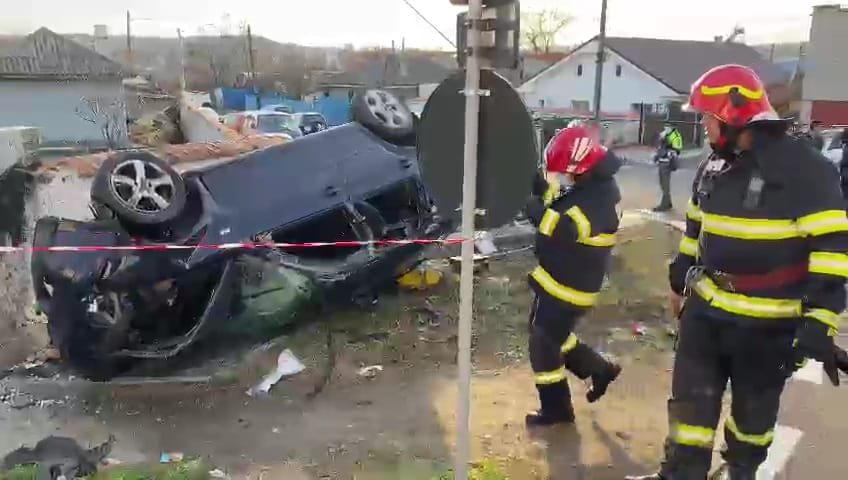 update judetul constanta o persoana a fost ranita dupa ce un autoturism s a rasturnat la iesire din murfatlar update judetul constanta o persoana a fost ranita dupa ce un autoturism s a rasturnat la iesire din murfatlar