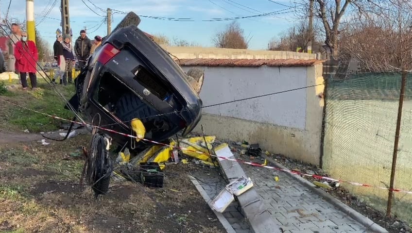 update judetul constanta o persoana a fost ranita dupa ce un autoturism s a rasturnat la iesire din murfatlar update judetul constanta o persoana a fost ranita dupa ce un autoturism s a rasturnat la iesire din murfatlar
