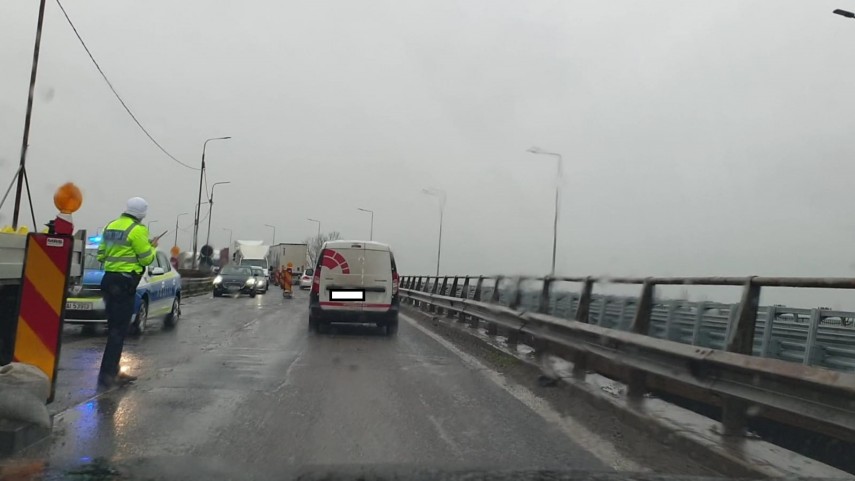 atentie soferi valori de trafic ridicate pe podul de la cernavoda pe sensul de mers spre bucuresti galerie atentie soferi valori de trafic ridicate pe podul de la cernavoda pe sensul de mers spre bucuresti galerie