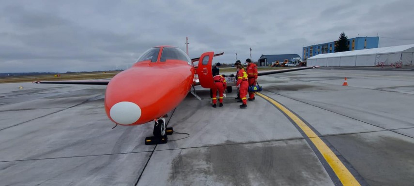 avionul smurd a zburat mii de kilometri in cateva ore pentru salvarea a trei bebelusi aflati in stare avionul smurd a zburat mii de kilometri in cateva ore pentru salvarea a trei bebelusi aflati in stare