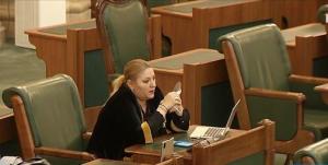 Filmul evenimentelor în scandalul în care este implicată Diana Șoșoacă. Aceasta a reclamat că jurnaliştii italieni aveau droguri 