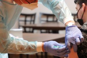 Israelul dezbate posibilitatea administrării celei de-a 4-a doze de vaccin anti Covid