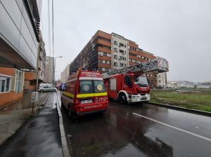 UPDATE Doi minori, implicați în incendiul de la blocul de pe strada Nicolae Grindeanu (VIDEO)