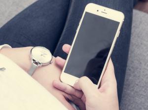 Tarife mai mici pentru apelurile fixe şi mobile, în România, de la 1 ianuarie. Cu cât scad