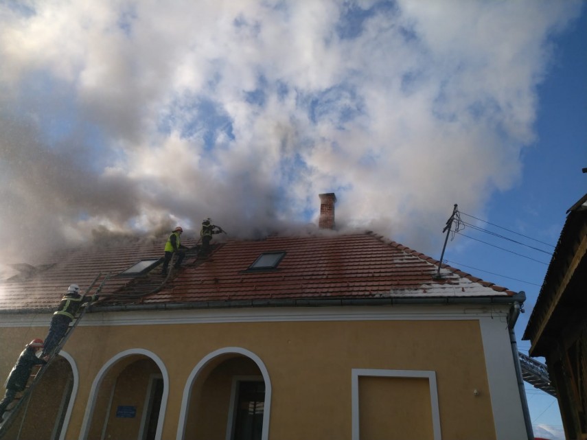 judetul harghita incendiu de amploare la o gradinita intervin mai multe echipaje de pompieri galerie judetul harghita incendiu de amploare la o gradinita intervin mai multe echipaje de pompieri galerie